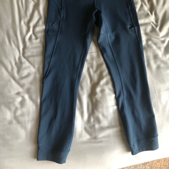 Lululemon in movement legging 23” submarine size 4 - Picture 9 of 9